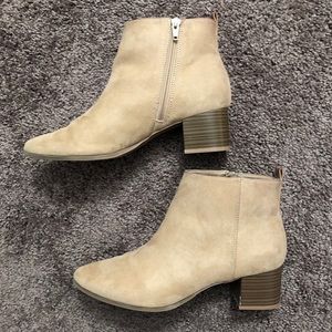 Old Navy tan suede booties size 8